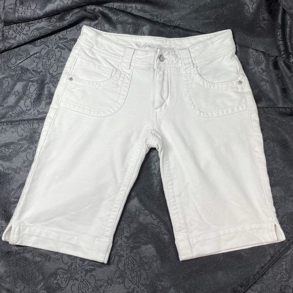 Apollo Jean shorts size 7/8 stretchy (white) - Picture 1 of 9